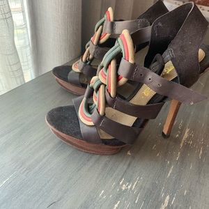 ~~~~ Beautiful Summer Vacay designer L.A.M.B. Sandals/ shoes~~~~